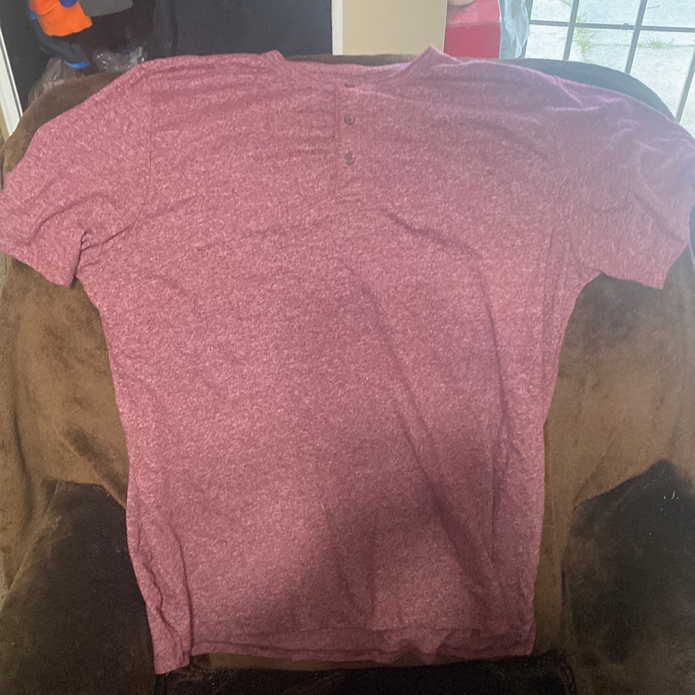 Maroon 3-Button Tee
